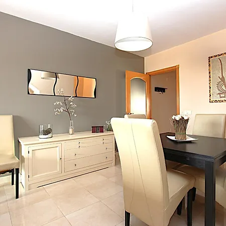 Mediterraneo, Town Centre *