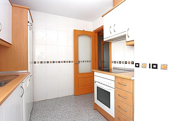 Mediterraneo, Town Centre *