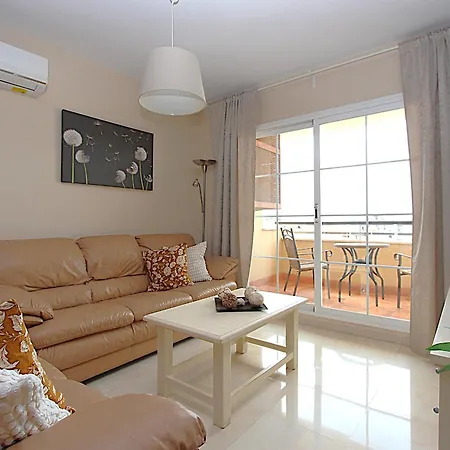 Mediterraneo, Town Centre