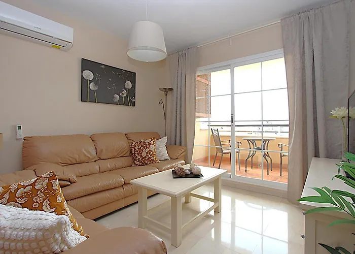 Mediterraneo, Town Centre