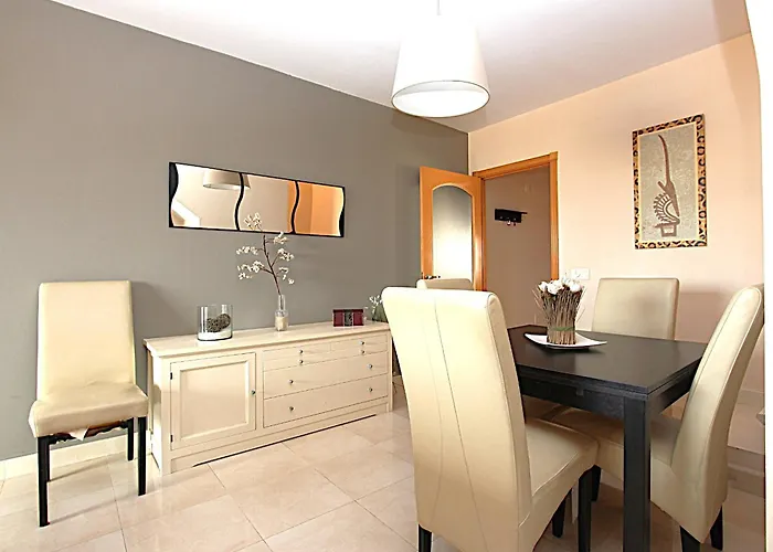 Mediterraneo, Town Centre *